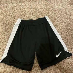 Nike Dri-FIT basketball shorts | size large